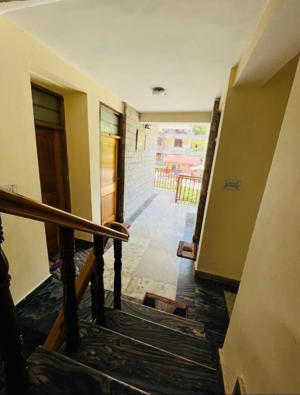 Hotel Hadimba Regency ! Free 4 Wheeler Parking ! Mountain View Rooms ! Near Mall Road Manali Bagian luar foto